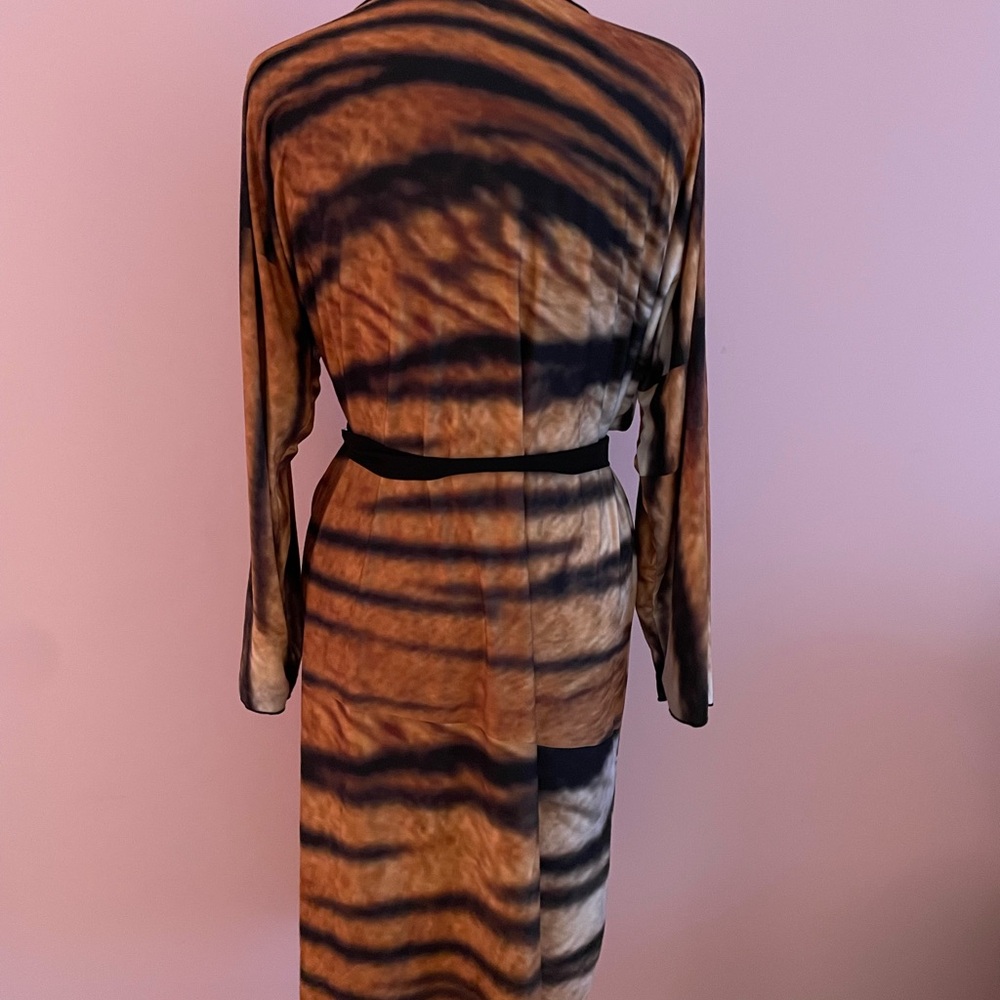 Wild Tiger Print Women's Robe - Picture 4 of 10